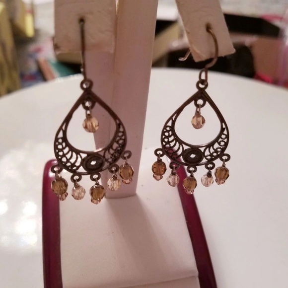 NWOT. Beautiful Jeweled dangle earrings - Picture 3 of 3